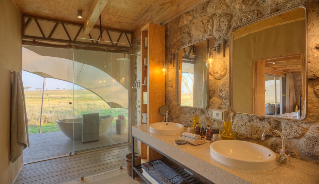 Namiri-Plains-Serengeti-Tanzania-safari-accomodation-room-interior-vanity