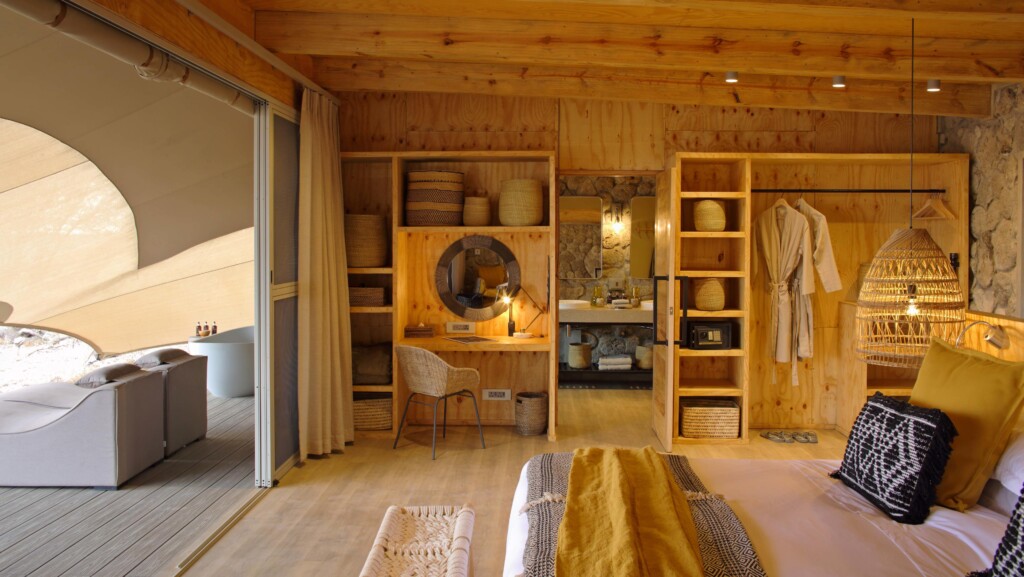 Namiri-Plains-Serengeti-Tanzania-safari-accomodation-room-interior